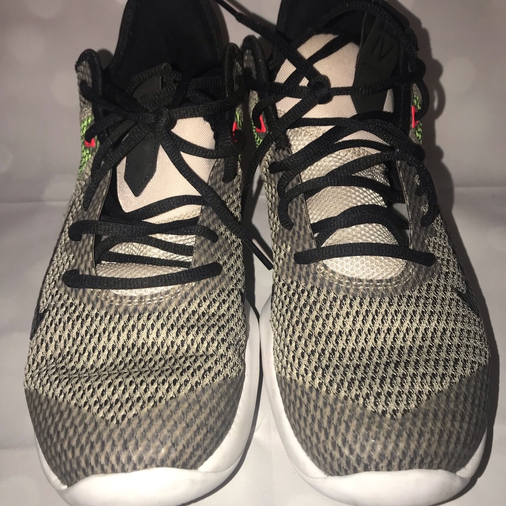 Nike LeBron Witness 4 -Men’s Nike basketball shoes size 8, excellent condition !